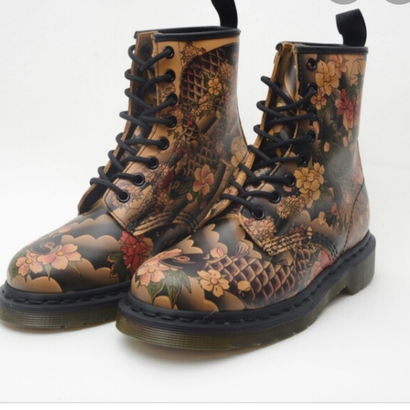 RARE DR. MARTENS 1460 IN TAN TATTOO SLEEVE KOI Boots